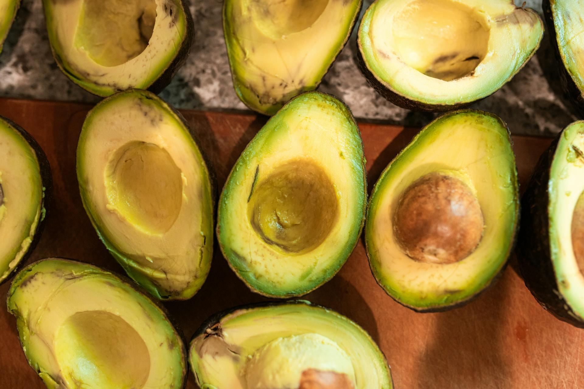 惠州食材配送中心為您科普?牛油果的營養(yǎng)價值與吃法