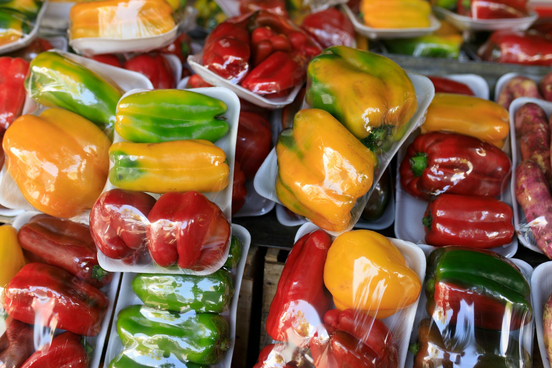 ?保鮮膜裹得越緊越保鮮？很多人都錯(cuò)了！深圳農(nóng)產(chǎn)品配送公司為您科普